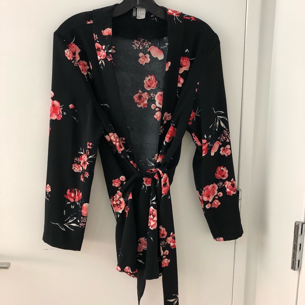 H&M black white rose pink floral wrap jacket